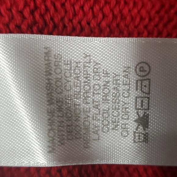 Liz Claiborne red winter sweater. Enbroidery. Size small. Beautiful. - Picture 8 of 8